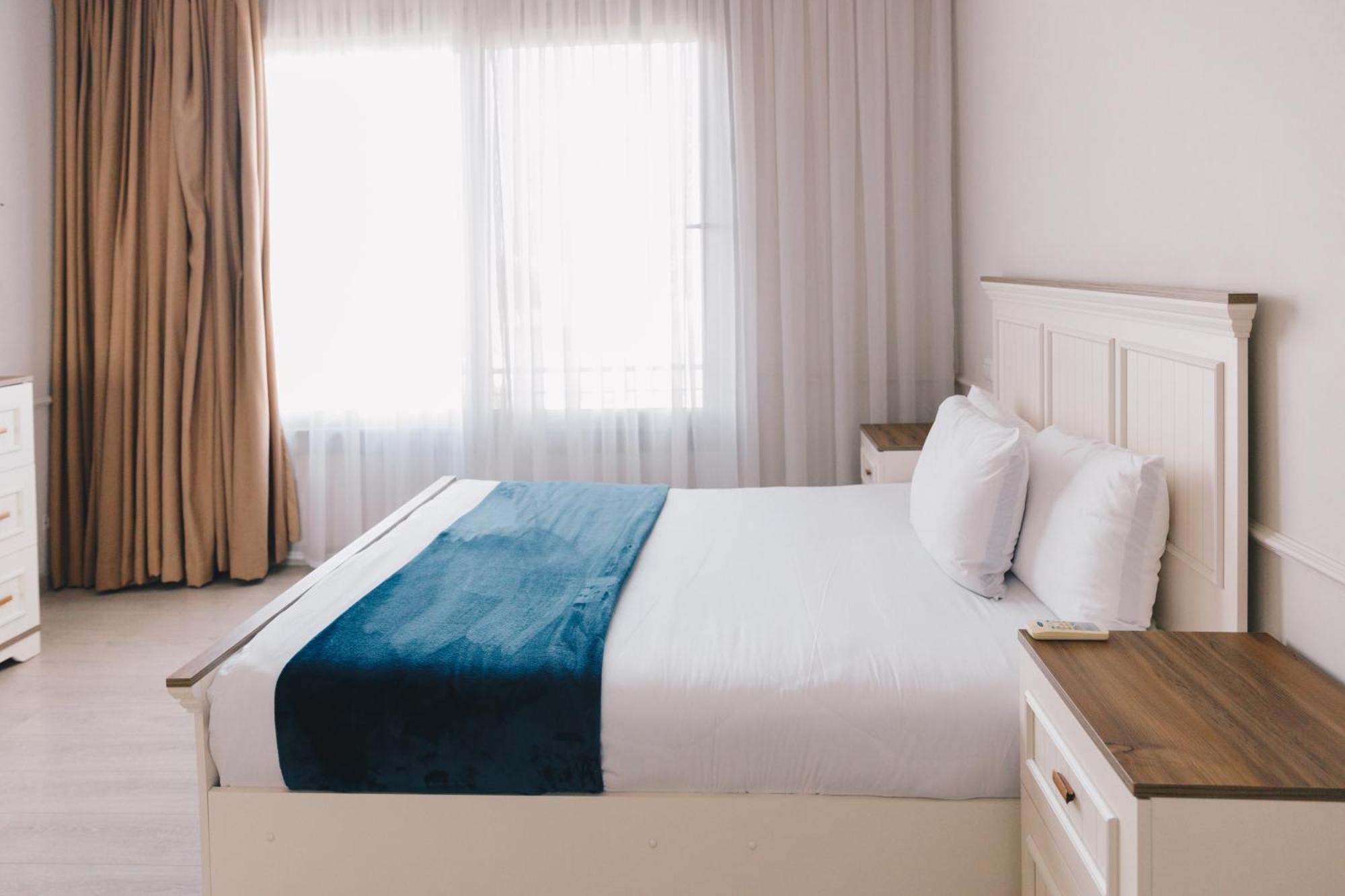 The Suites Near Auc By Elegant Cairo Exterior photo